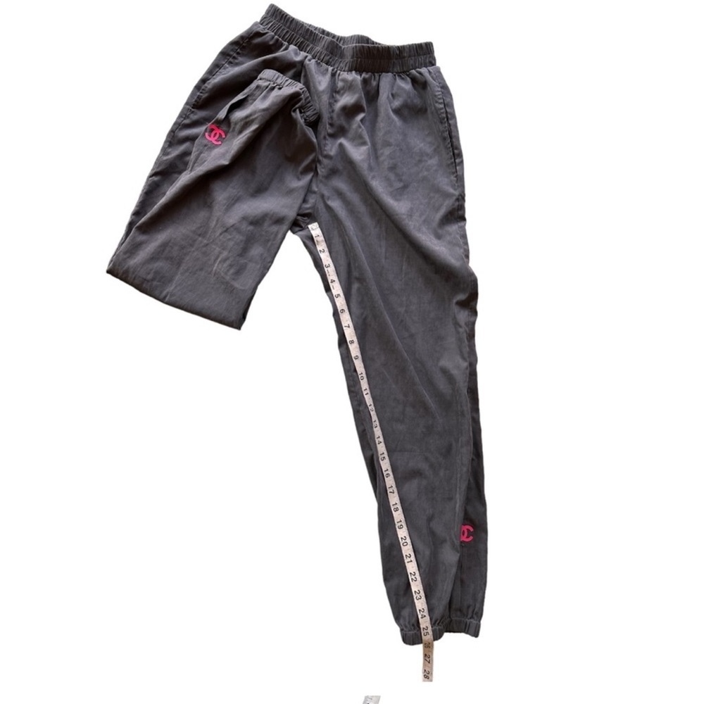 SOLD ❌ Chanel Dark Grey Joggers Pink CC Logo - Picture 7 of 15
